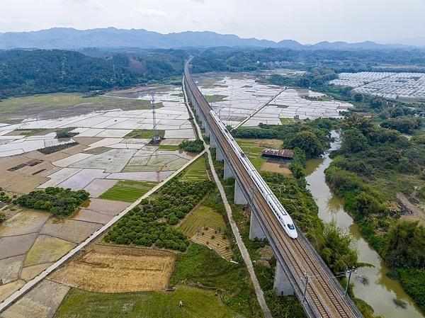  春分遇龙抬头，历法奇观显现；天人相应之际，养生习俗不可忽视。 健康养生