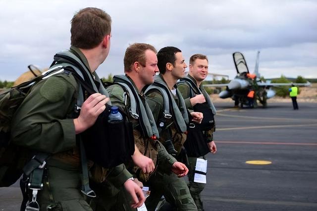  F-35残骸疑云与飞行员营救：技术视角下的美伊军事博弈 新闻 F-35残骸疑云与飞行员营救：技术视角下的美伊军事博弈 新闻