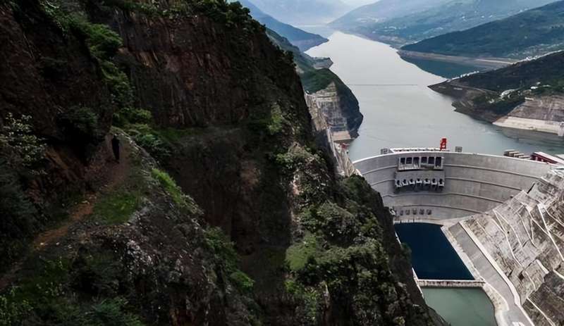  低热水泥何以终结大坝裂缝史：白鹤滩技术突破深度复盘 IT技术