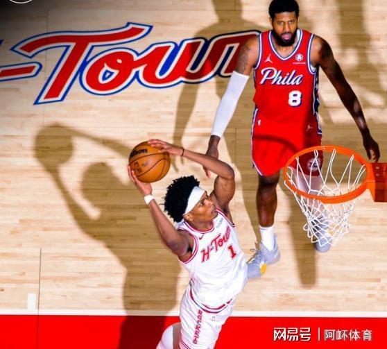  火箭险胜76人背后的战术密码：老杜三分定海神针深度解析 体育新闻