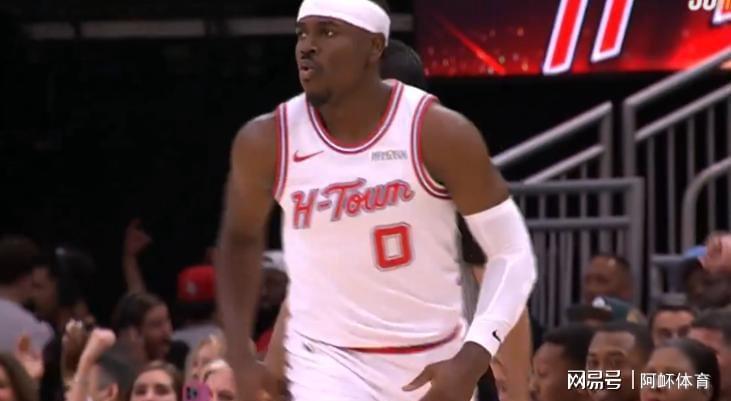  火箭险胜76人背后的战术密码：老杜三分定海神针深度解析 体育新闻