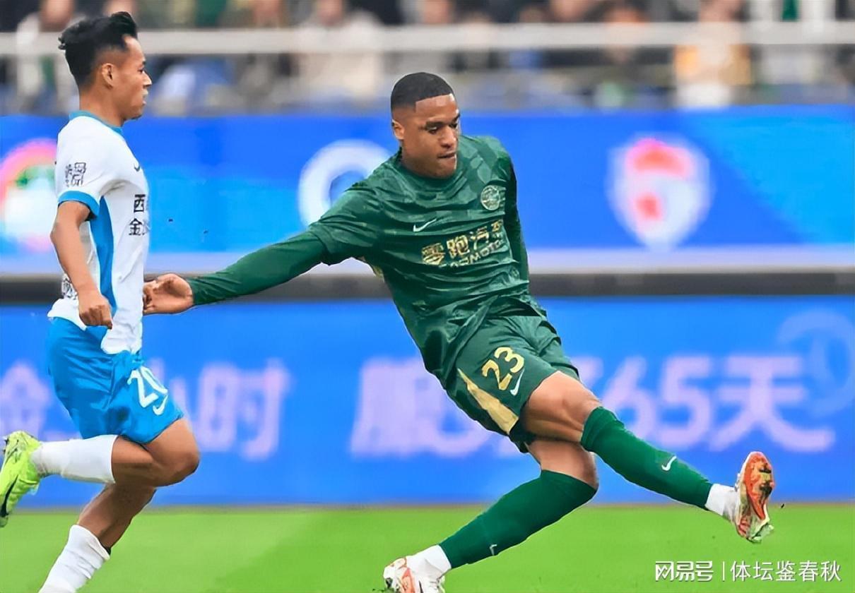  【战术复盘】浙江队0比1负重庆铜梁龙：一次红牌事件遮蔽的深层危机 体育新闻