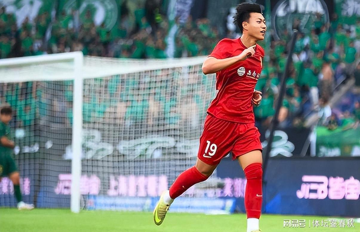  【战术复盘】浙江队0比1负重庆铜梁龙：一次红牌事件遮蔽的深层危机 体育新闻